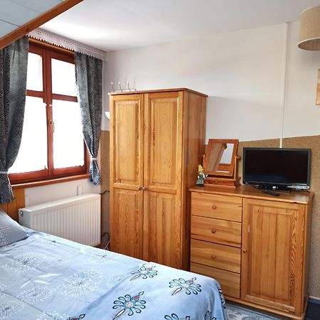 Olimp Pokoje I Apartamenty Щирк Екстериор снимка