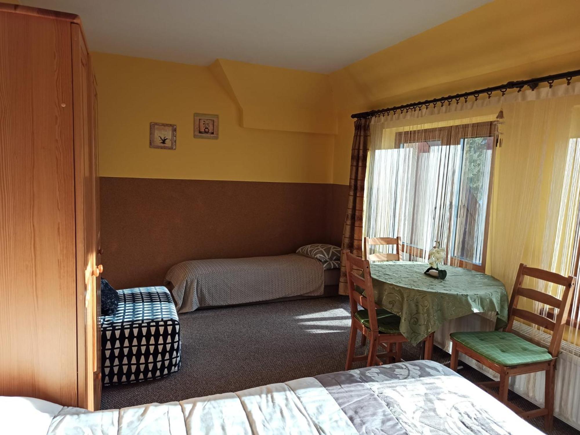 Olimp Pokoje I Apartamenty Щирк Екстериор снимка