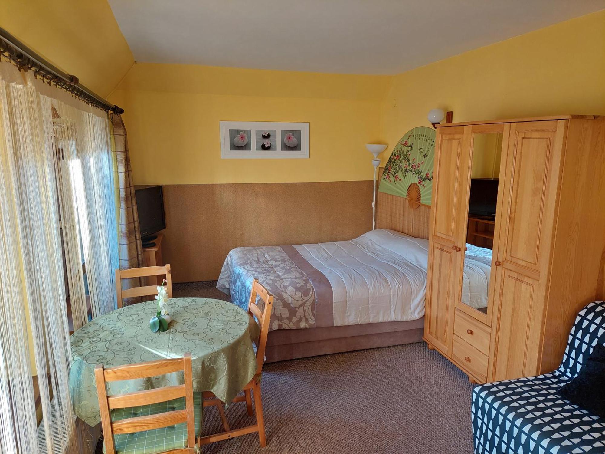 Olimp Pokoje I Apartamenty Щирк Екстериор снимка